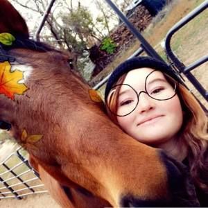 Meet your Posher, Caitlin